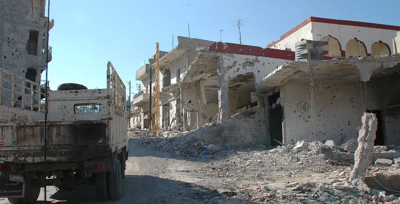 Streubomben haben einen Straßenzug bis auf die Grundmauern zerstört.