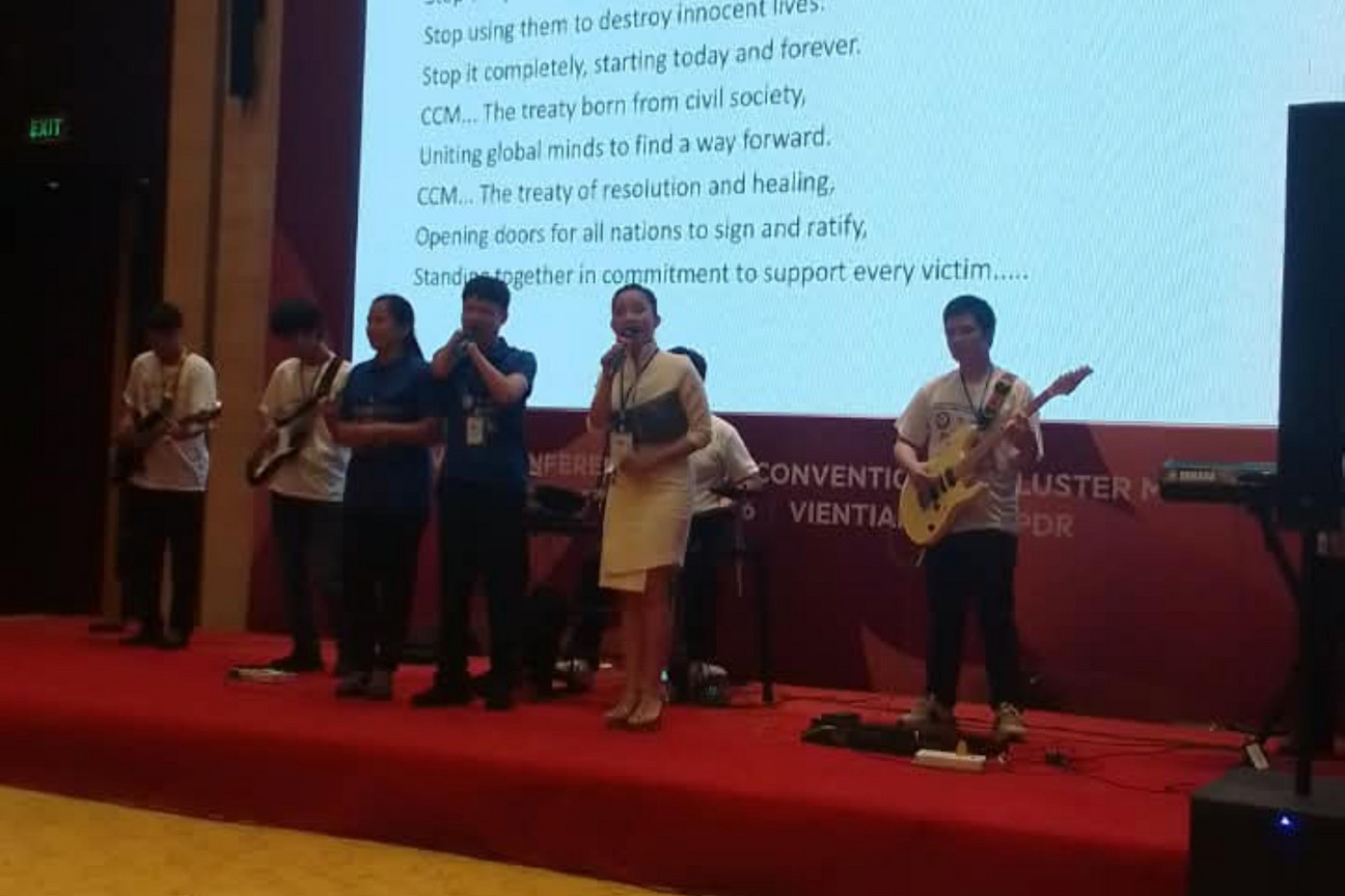 Phongsavath Manitong bei einer Veranstaltung von Überlebenden während der Überprüfungskonferenz in Vientiane